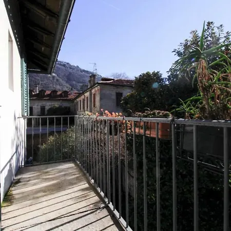 Old View * Como
