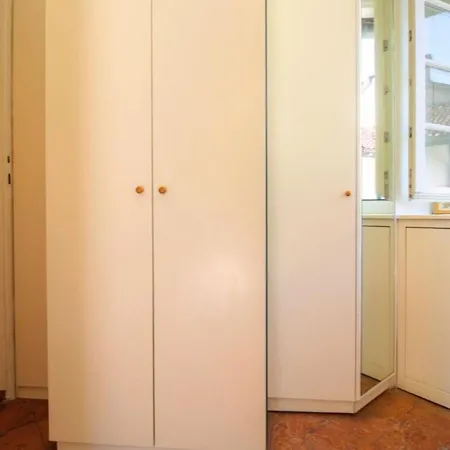 Old View Apartment *